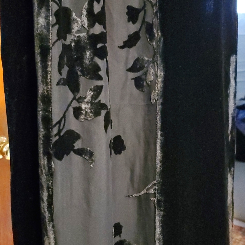 Velvet burnout leaf pattern wrap
